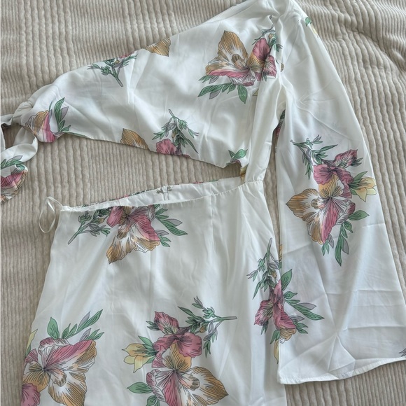 Essie One Shoulder Dress in White Floral - Picture 5 of 5